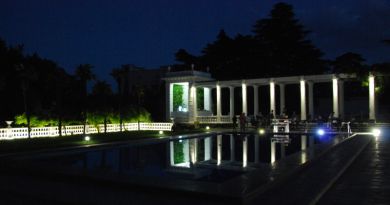 Визуальное знакомство с локацией: Верхний парк Никитский ботанический сад.