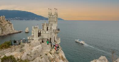 Экскурсия из Ялты: Три дворца: Ливадийский, Воронцовский, замок Ласто фото 16351 Экскурсия из Ялты: Три дворца: Ливадийский, Воронцовский, замок Ласто фото 16351